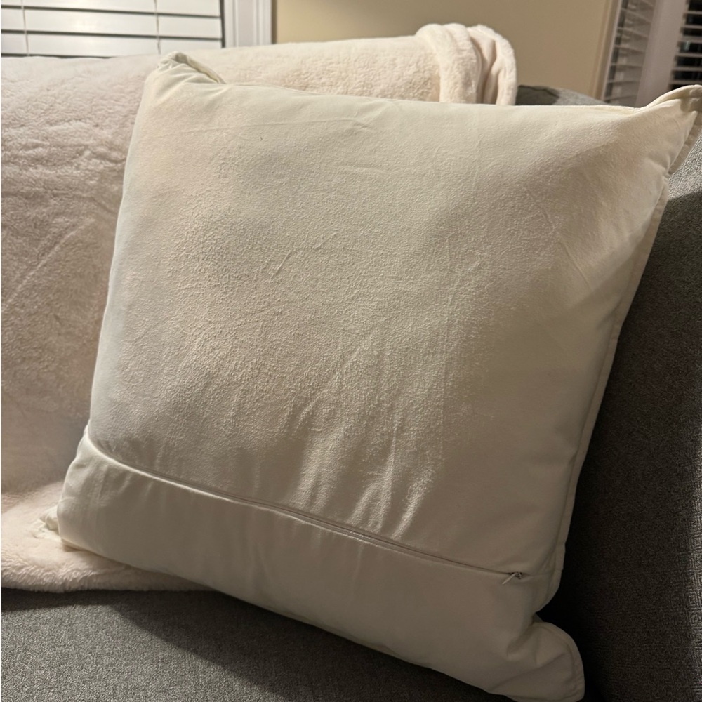 Peanuts Snoopy Puffer Jacket Woodstock Winter White Oversized Pillow Brand New - Picture 6 of 8